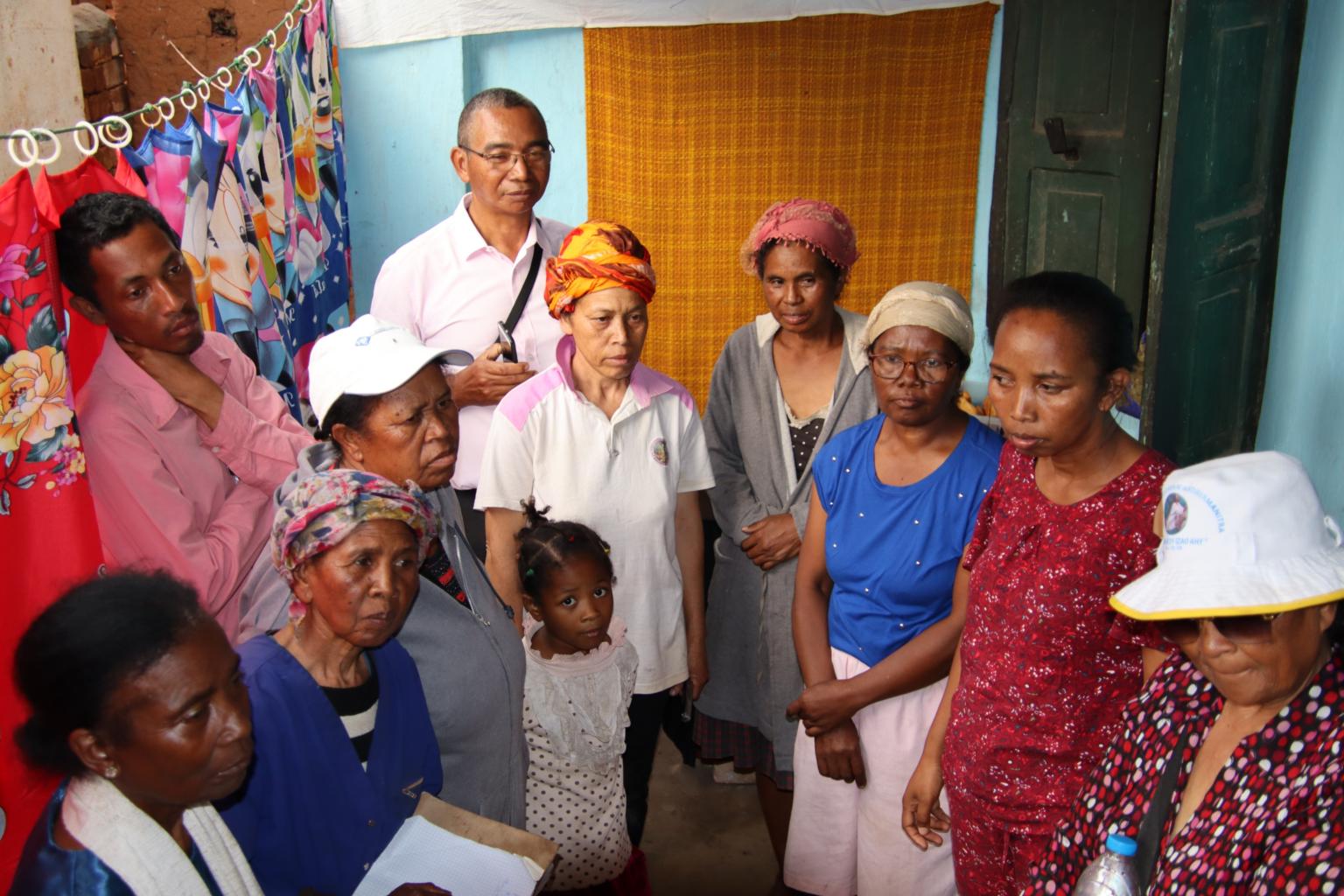 Die Frauengruppe (Lilly 2. v. rechts) (c) AK Madagaskar