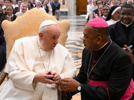 Papst Franziskus: „Bitte nicht schwätzen“ (c) vatican news