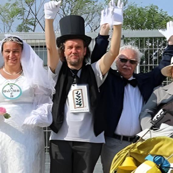 Unsere Kampagnen: Protest gegen die Hochzeit von Bayer und Monsanto